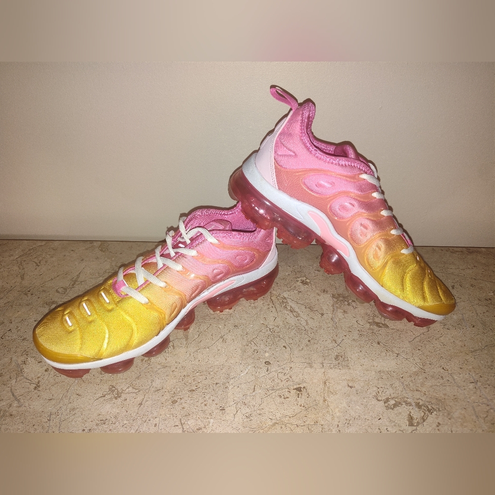 Nike Air Vapor Max Plus Athletic Shoes